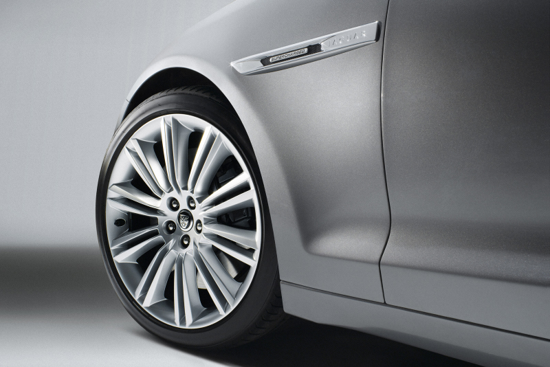 Illustration for article titled 2010 Jaguar XJ: The New Cat Revealed!